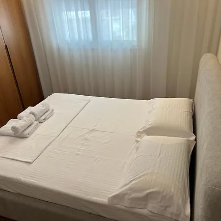 Sophie Apartmán Tirana